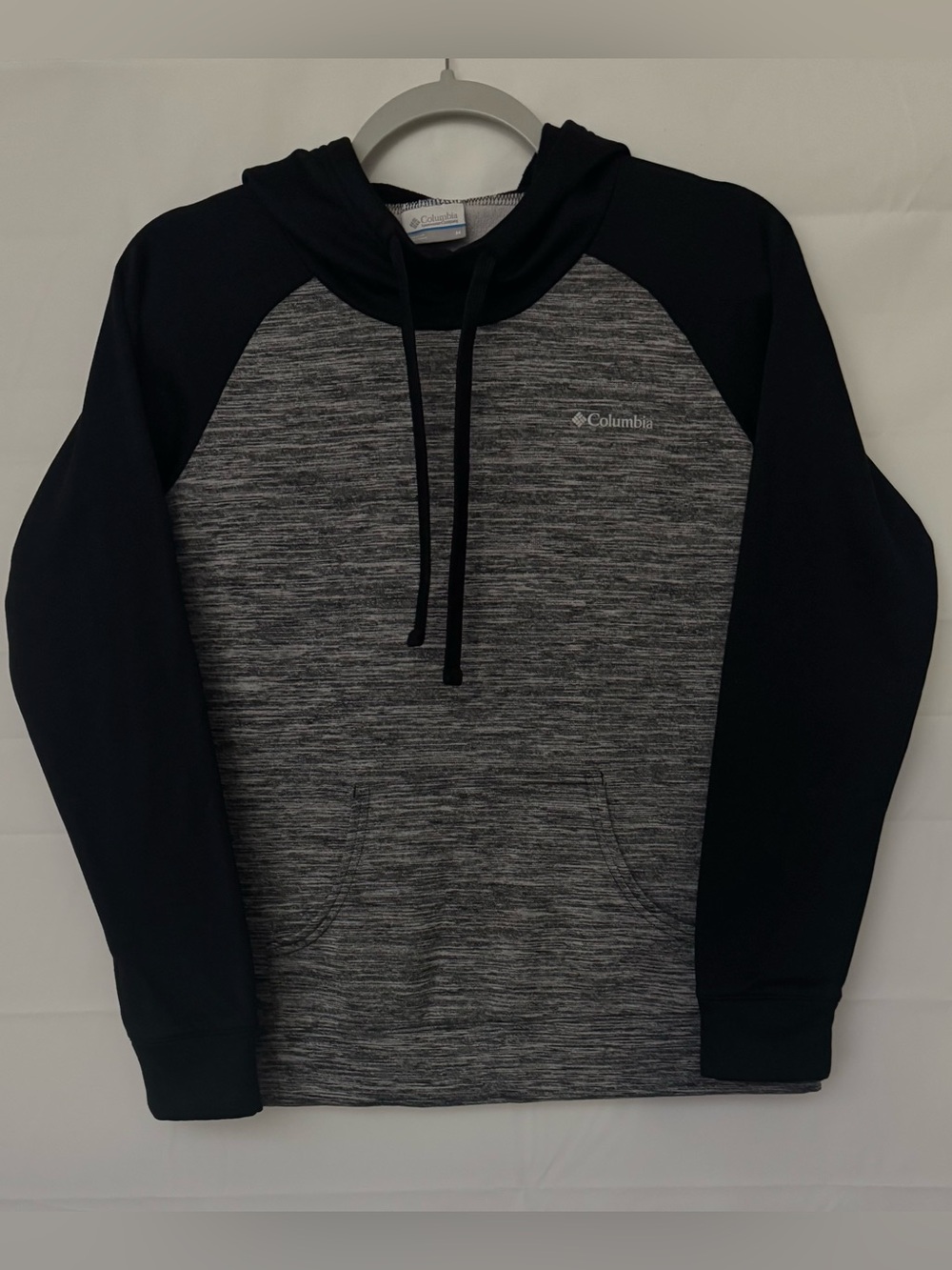 Columbia Women’s Gray Heather & Black Raglan Hooded Sweatshirt, Sz M. NWOT